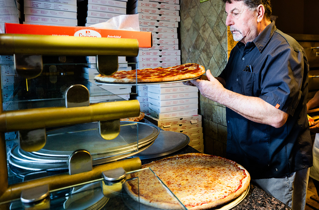 Pizza Delivery vs Takeout: Why Pickup Still Wins