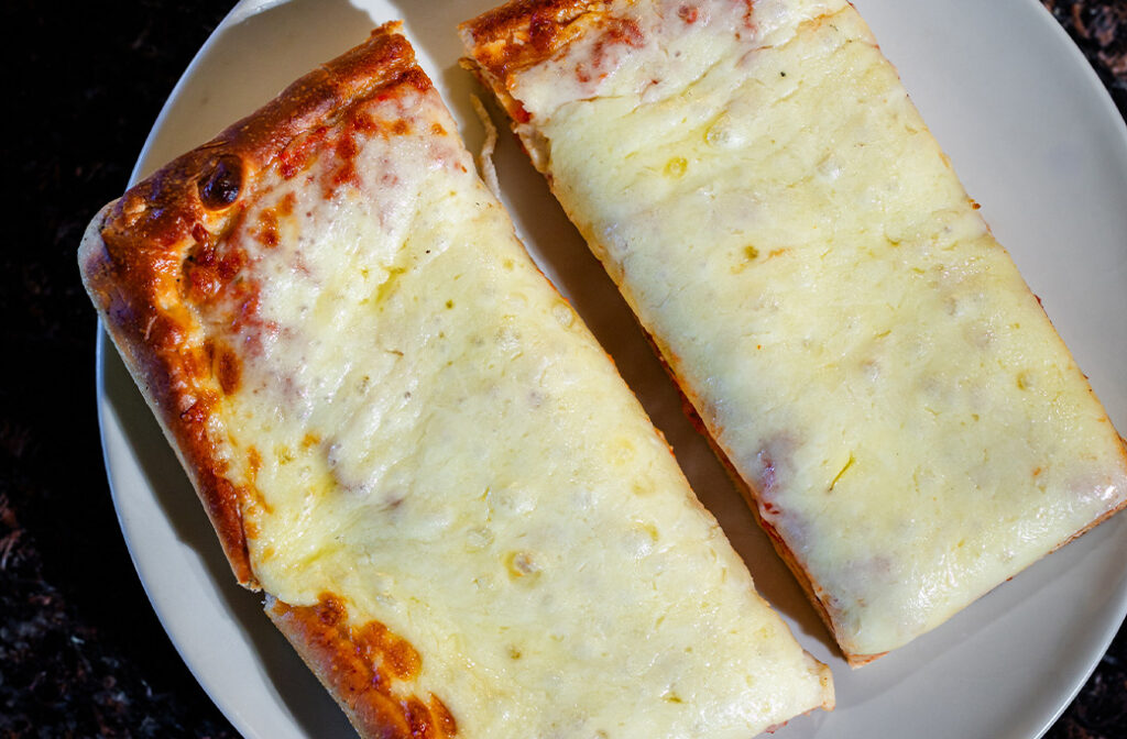 What Are the Best Types of Pizza for Beach and Boat Trips?